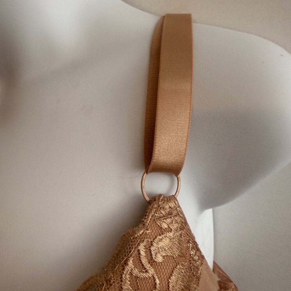Nude Caramel Lace Push-Up Bra | Size 34DD - Picture 6 of 10